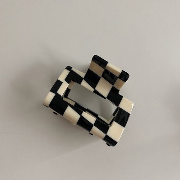 Acrylic Claw Clip Checkered Black & White Plaid Hair Clip - Picture 1 of 2